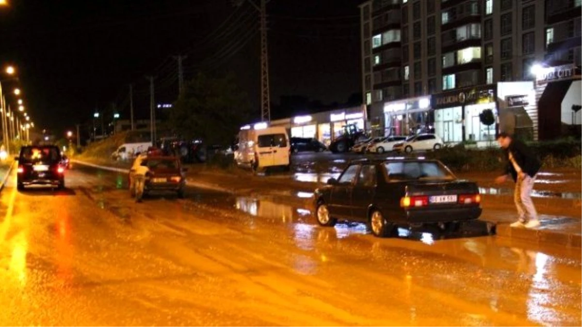 Yozgat\'ta Yağmur Caddeleri Göle Çevirdi