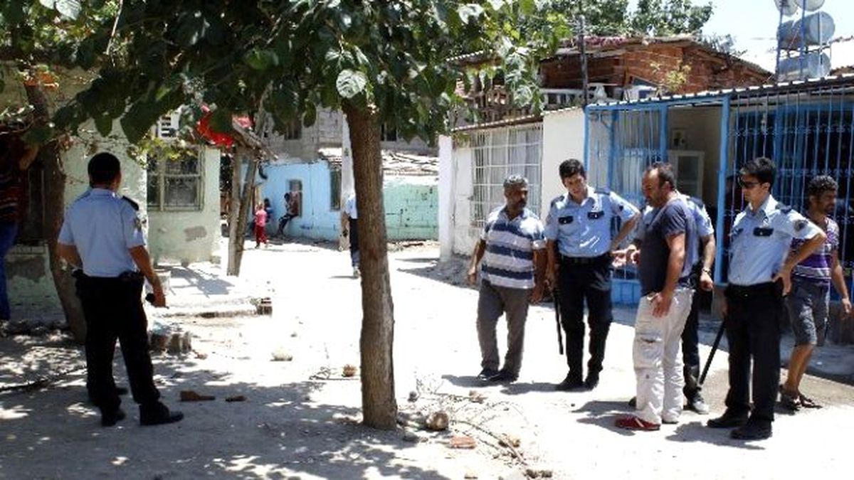 Antalya\'da 2 Aile Arasında Küfür Kavgası