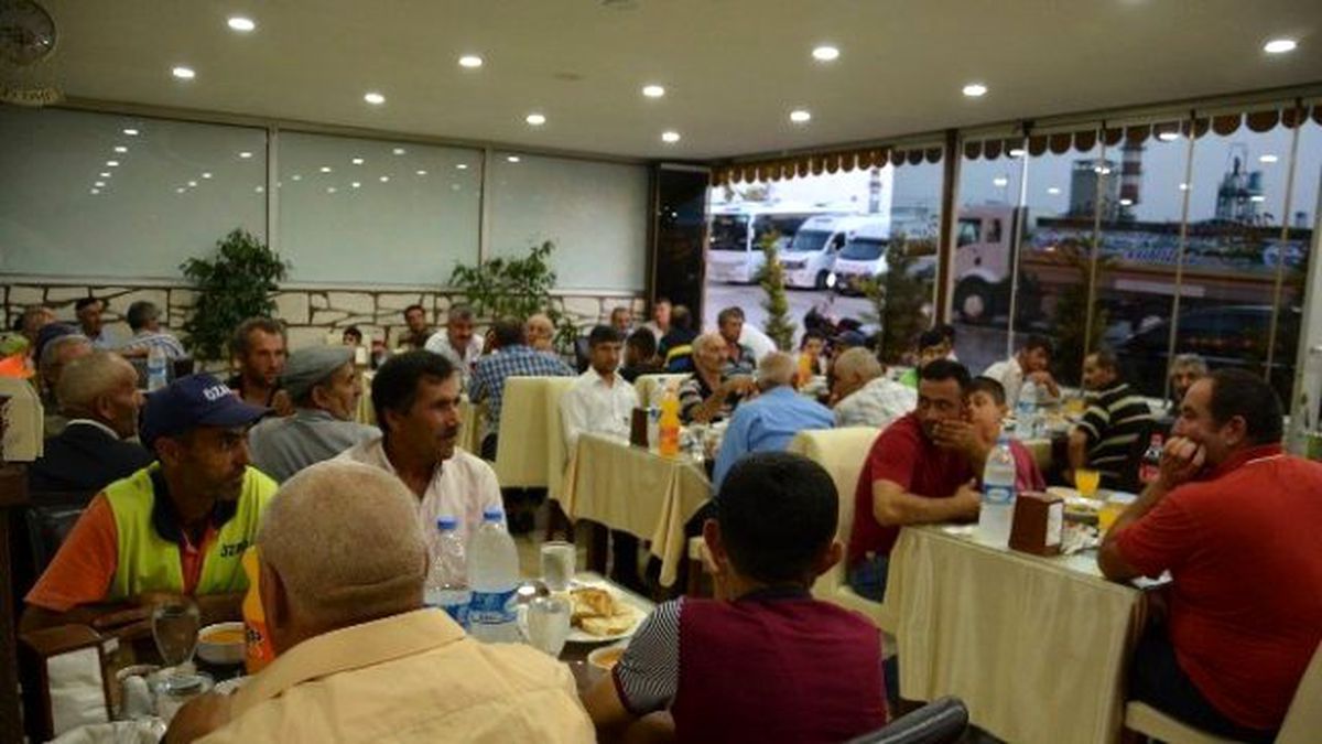 Başkan Toltar, Temizlik İşçileriyle İftar Açtı