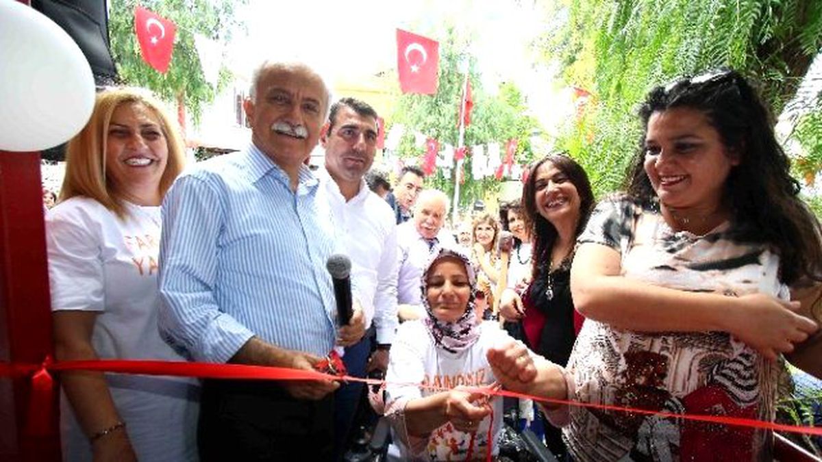 Bayraklı\'da \'Engel\' Tanımayarak Sergi Açtı