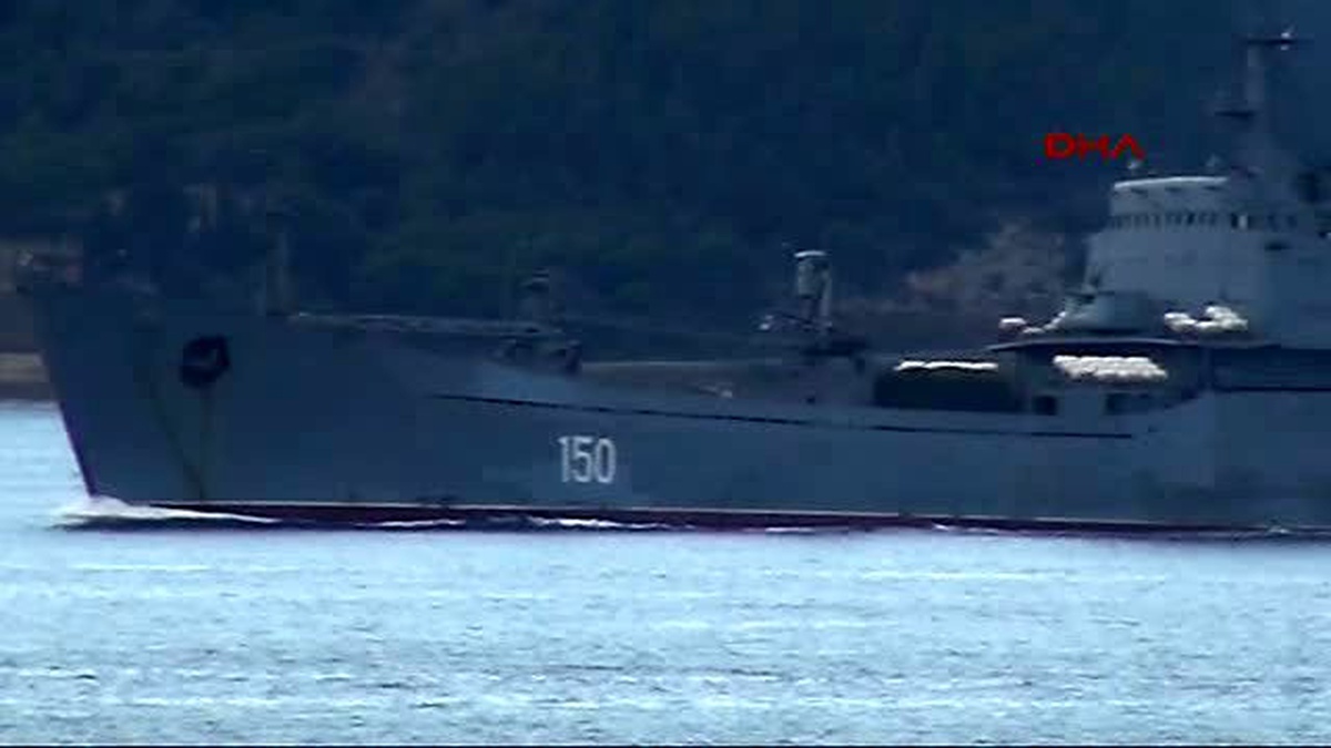 Çanakkale Rus Savaş Gemisi Çanakkale Boğazı\'ndan Geçti