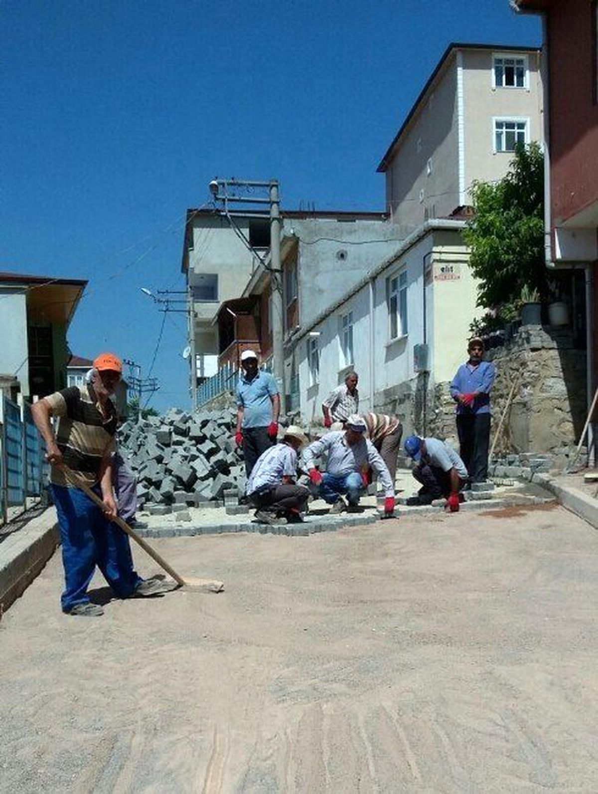 Dilovasında Yol Yapım Çalışmaları Devam Ediyor