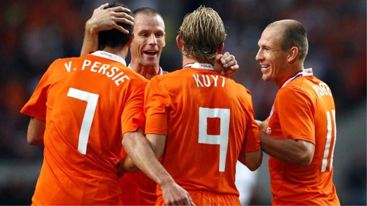 Dirk Kuyt: Van Persie\'ye Feyenoord\'a Gelmesini Söyledim