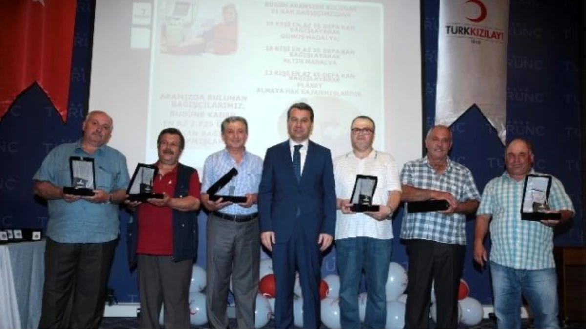 Eskişehir\'de Kan Bağışçılarına Madalya ve Plaketleri Verildi
