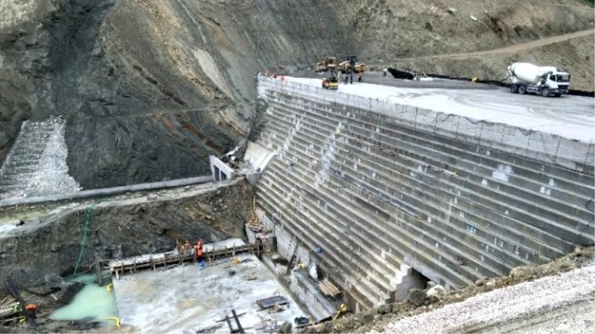 Finike Kapıçay Barajı\'nda Çalışmalar Devam Ediyor