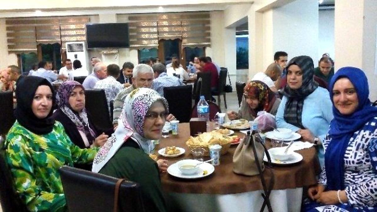 İhh\'dan Yetim Çocuklar ve İhtiyaç Sahibi Aileler Yararına İftar Programı