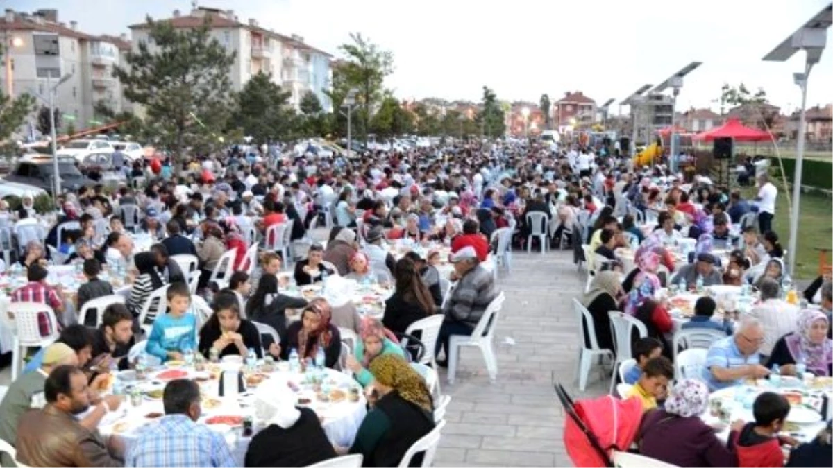 Kayseri Şeker Ramazan Tır\'ı Şarkışla\'da Yoğun İlgi ile Karşılandı