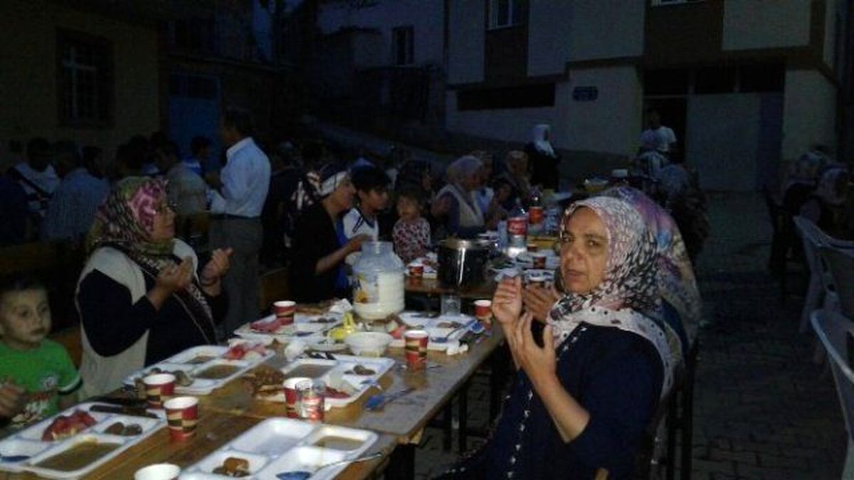 Kuruköprü Mahallesi\'nde İftar Coşkusu