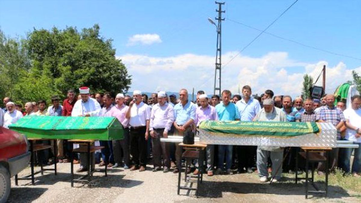 Kuyuda Boğulan Baba ve Oğlu, Gözyaşlarıyla Toprağa Verildi