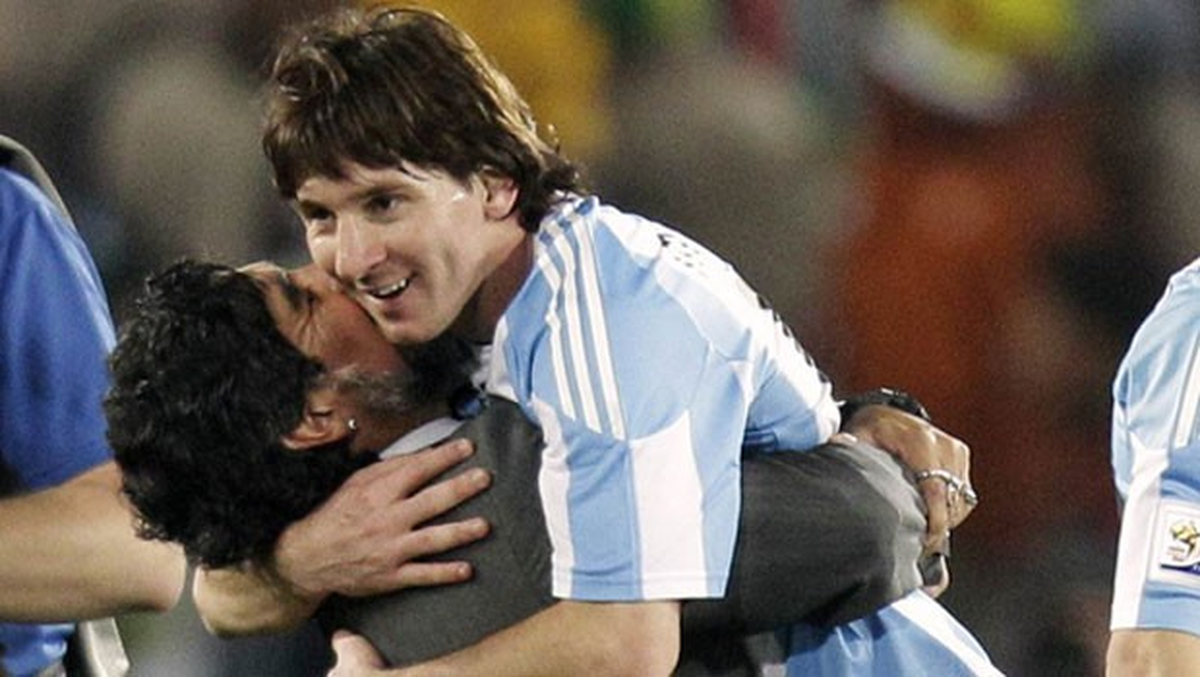 Maradona\'dan Messi\'ye \'Dön\' Çağrısı!