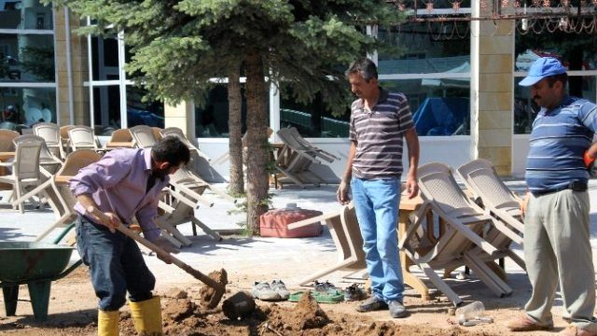 Parklarda Yenileme Çalışmaları Sürüyor
