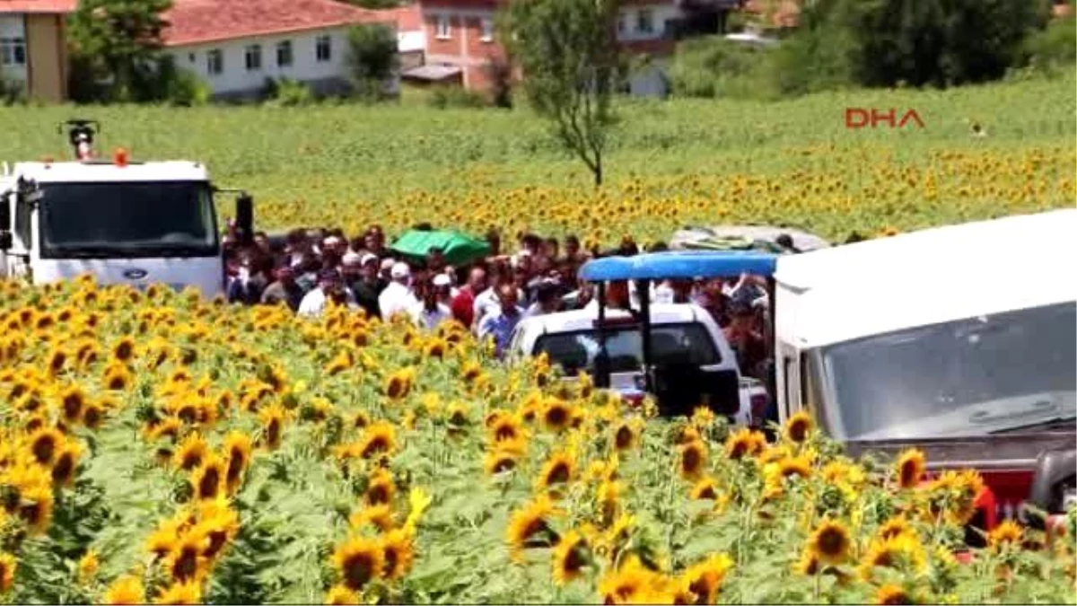 Samsun Kuyuda Boğulan Baba ve Oğlu, Gözyaşlarıyla Toprağa Verildi