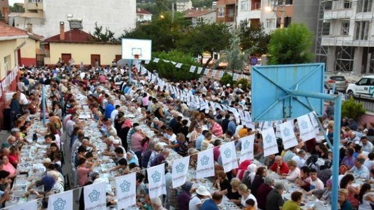 Sevgi Sofraları Süleymanpaşalıları Güldürüyor