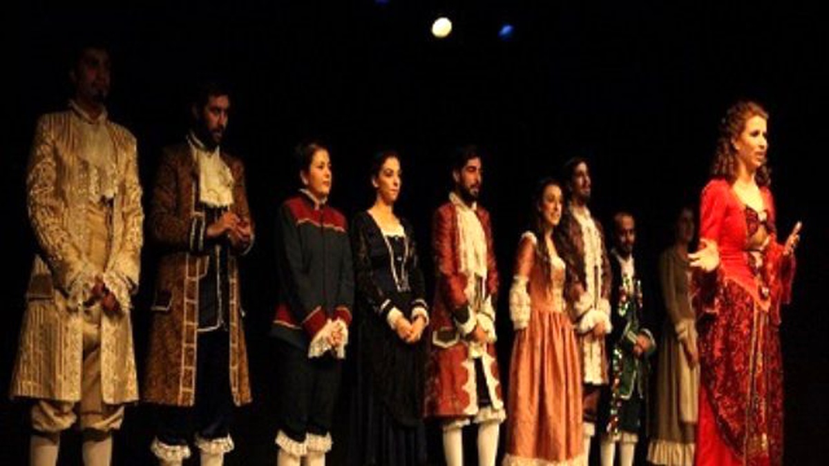 Tiyatro Atölyesi Öğrencileri Çikûs İle Sahnede