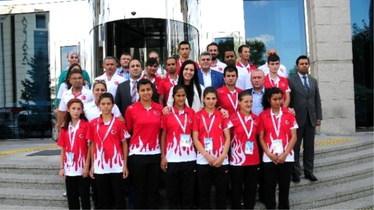 Türkiye Özel Sporcular Federasyonu\'ndan AK Parti\'li Karaaslan\'a Ziyaret
