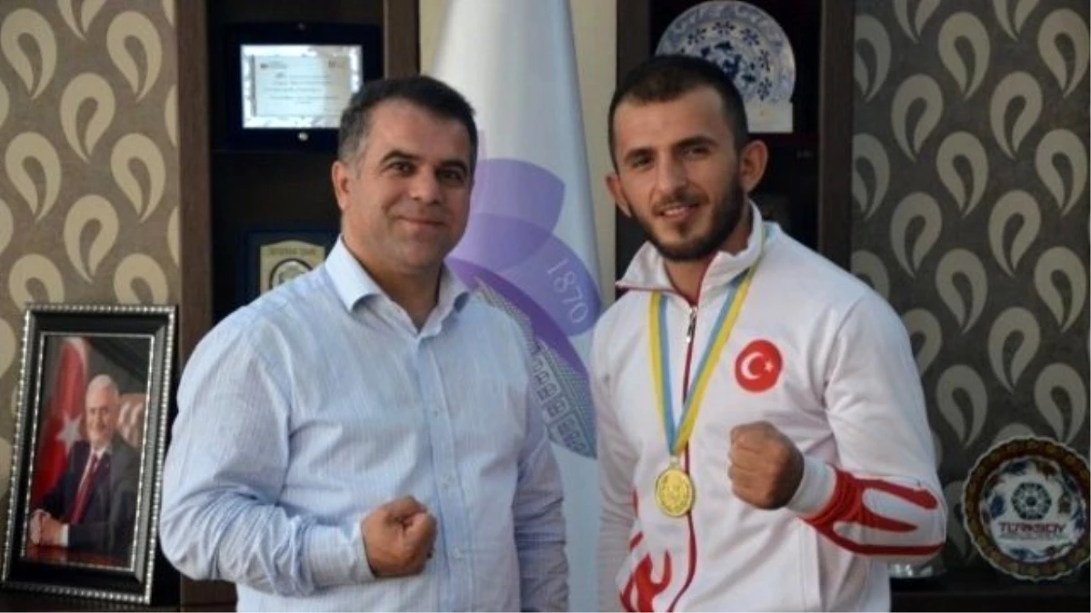 Ukrayna\'da Şampiyon Olan Khayal Abdullayev, Mutluluğunu Aksoy\'la Paylaştı