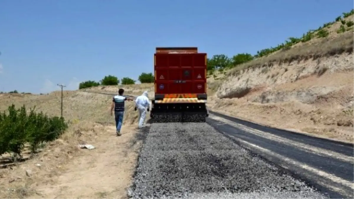 Yeşilyurt Belediyesi Sathi Kaplama Çalışmalarını Sürdürüyor