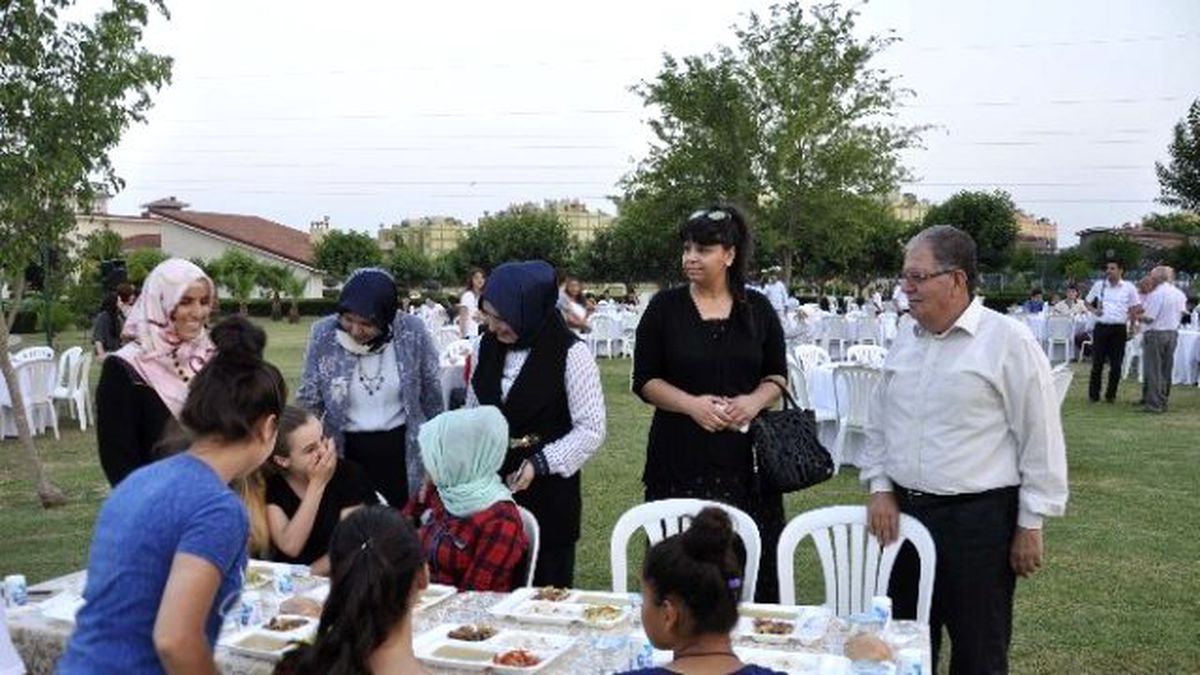 AK Parti\'den Sevgi Evleri Çocuklarına İftar