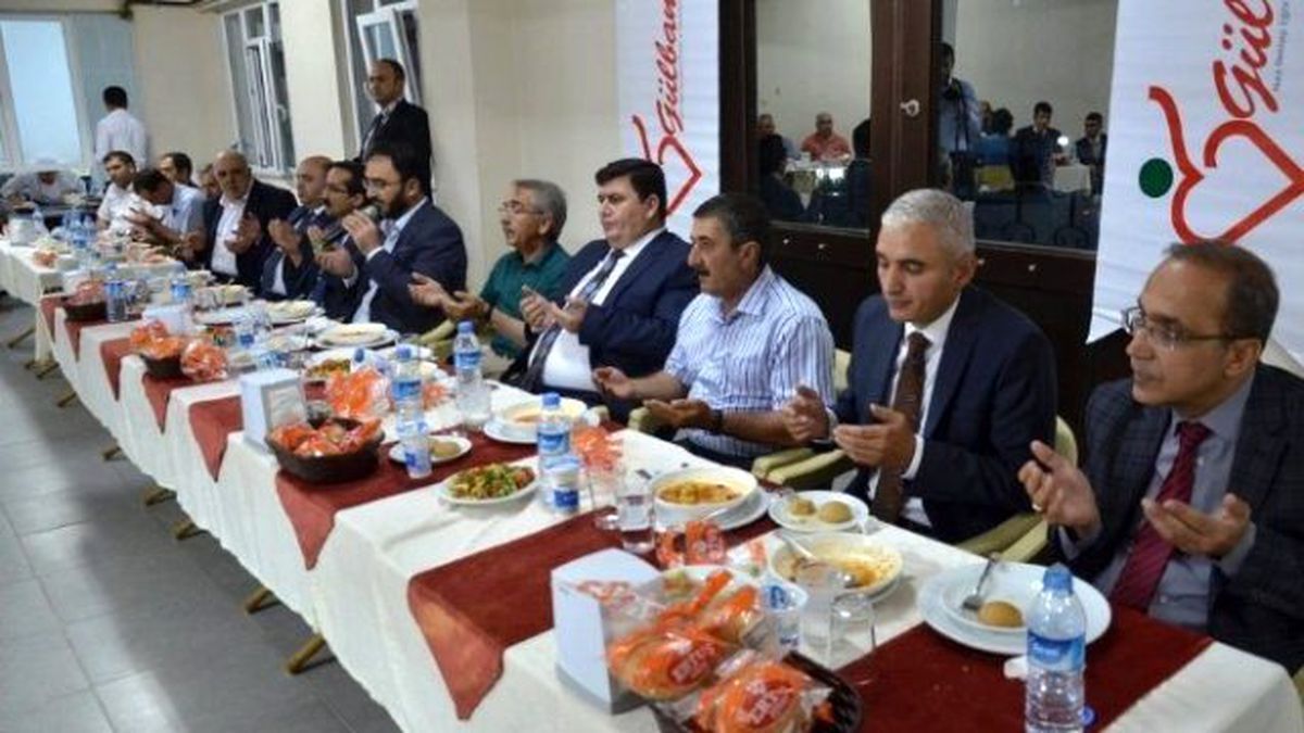 Alevi ve Sünni Vatandaşlar Aynı Sofrada İftar Yaptı