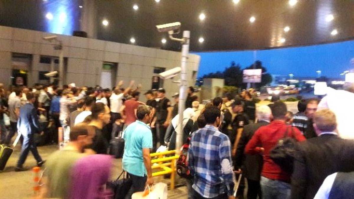 Atatürk Havalimanı\'nda Hayat Normale Dönmeye Başladı
