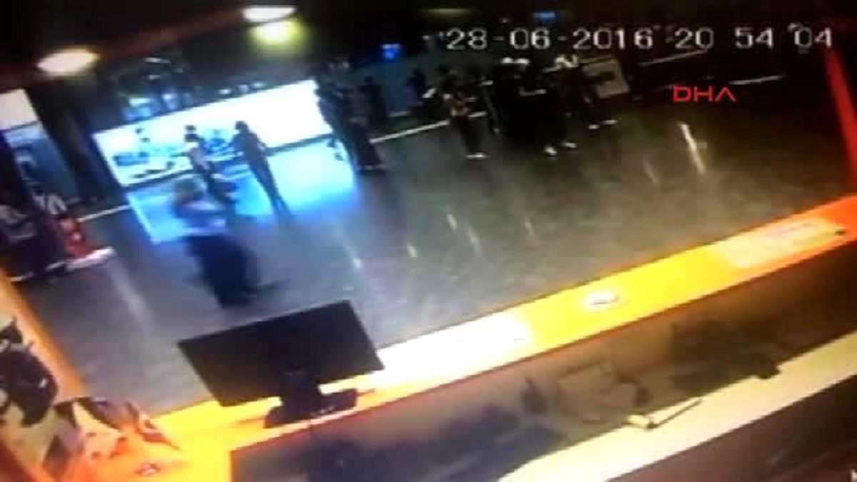 Atatürk Havalimanı'ndaki Saldırıya Ait Yeni Görüntüler Ortaya Çıktı