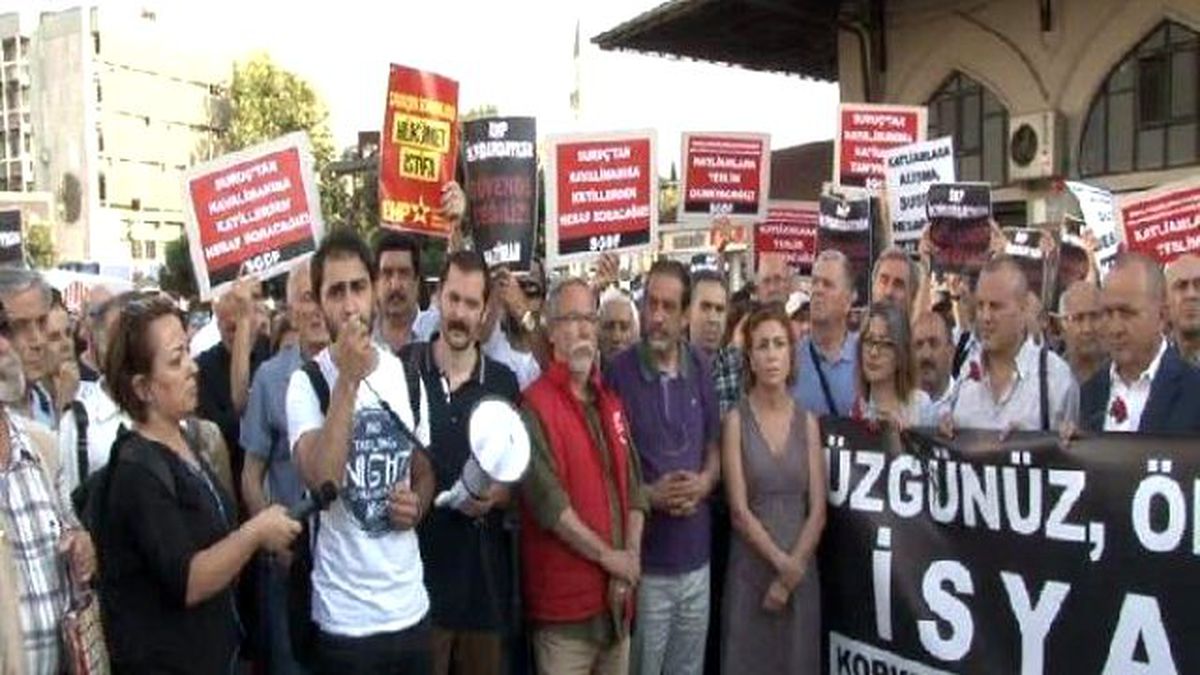 Atatürk Havalimanı\'ndaki Terör Saldırısını Kadıköy\'de Protesto Ettiler