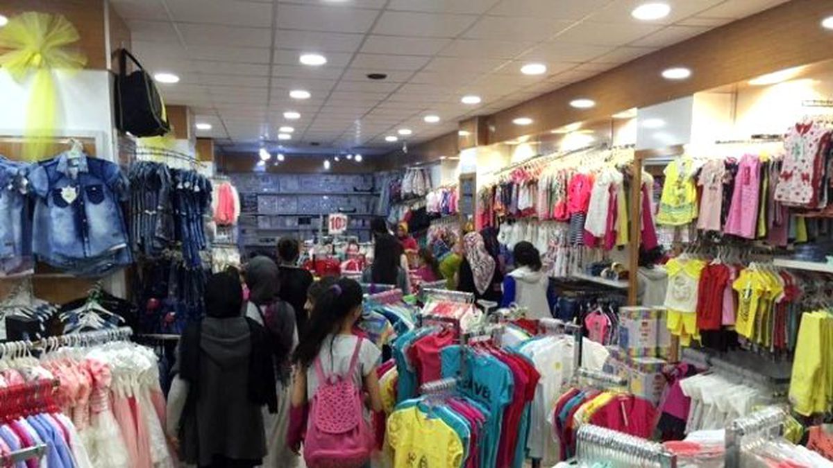 Bayramlık Elbiseler Gönüllü Gençlerden