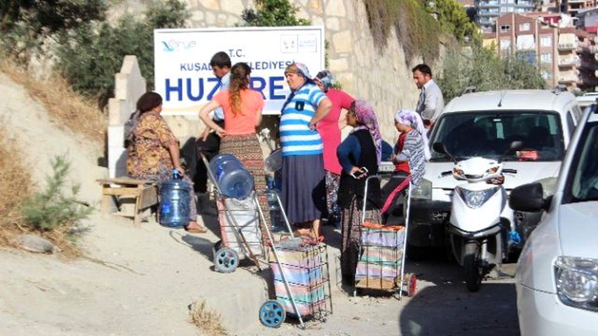 Bir Damacana Su İçin Çeşme Önünde 2 Saat Bekliyorlar