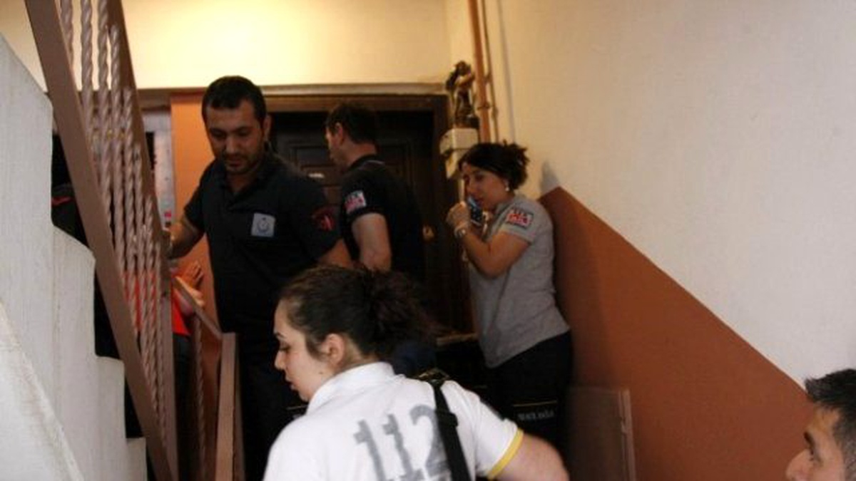 Bozulan Asansörde 2 Kişi Hastanelik Oldu