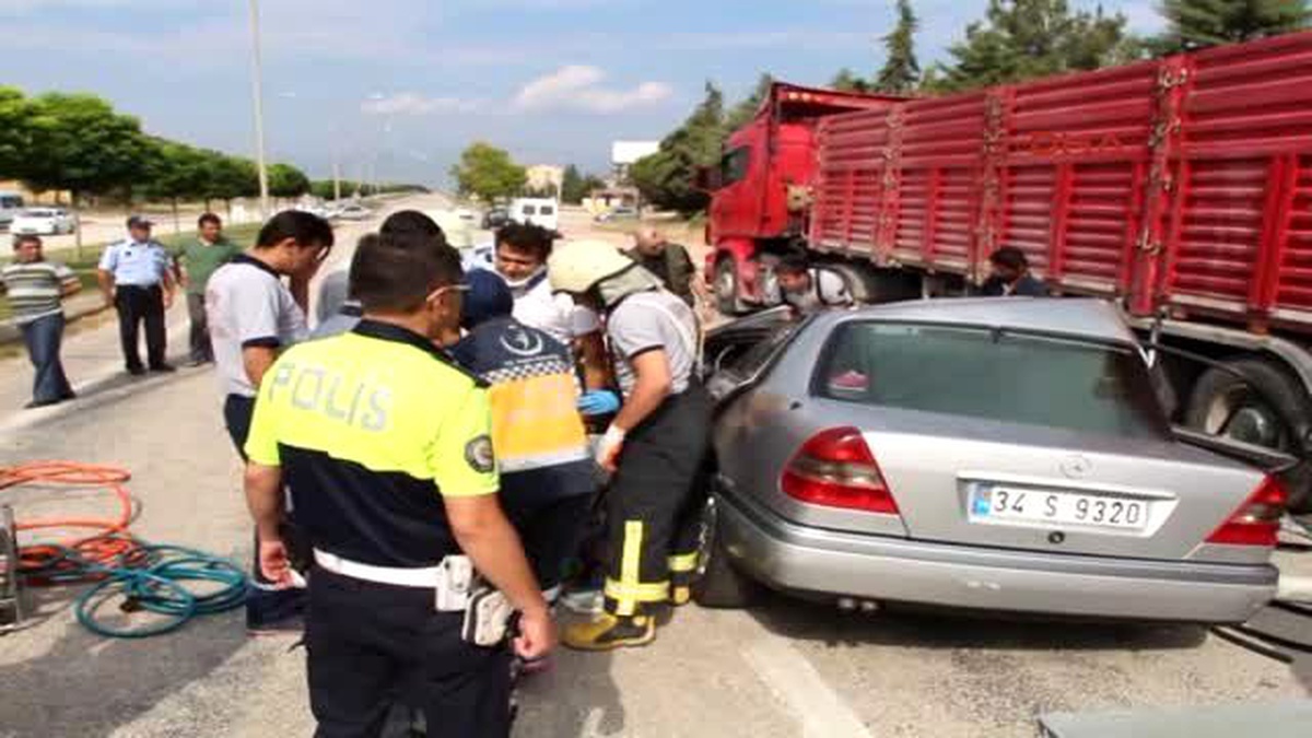 Burdur 2 Yaşındaki Çocuk Hurdaya Dönen Araçtan Burnu Bile Kanamadan Kurtuldu