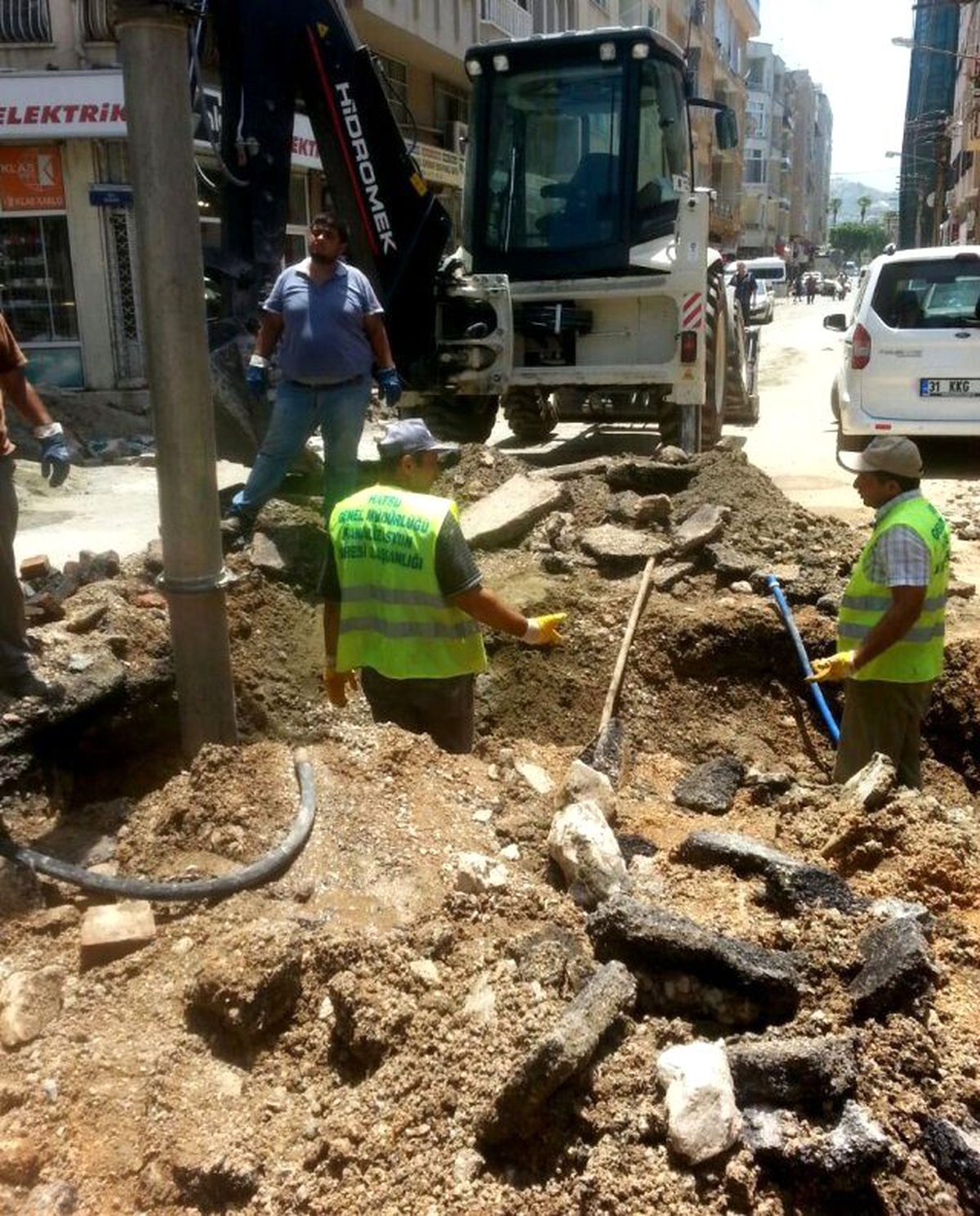 Bütün Mahalle Ve Sokaklarda Altyapı Revize Ediliyor