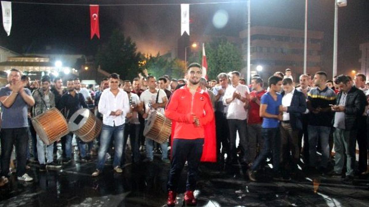 Çan Belediyesi Güreşçisi Aktürk Çan\'da Coşkuyla Karşılandı