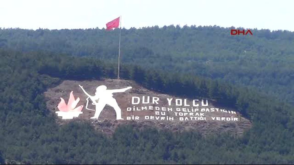 Çanakkale\'de Bayraklar Yarıya İndi