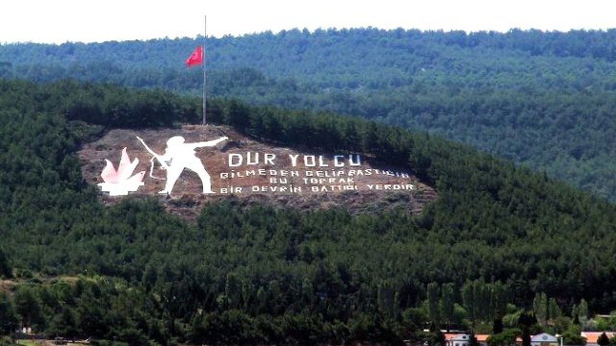 Çanakkale\'de Bayraklar Yarıya İndirildi