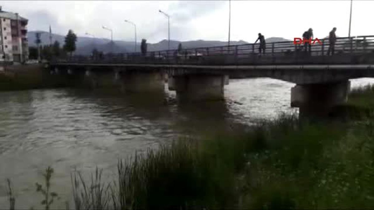 Çorum Osmancık\'ta Sağanak Yağmur Hayatı Olumsuz Etkiledi