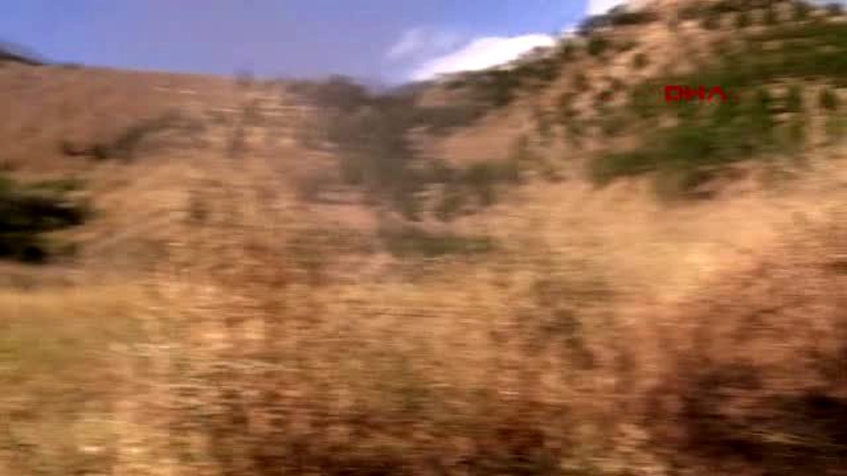 Diyarbakır Lice\'de Silahlı 6 PKK\'lının Teslim Olma Anları