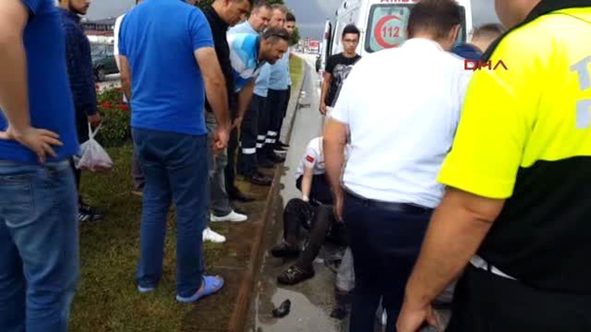 Düzce Market Alışverişi Dönüşünde Otomobil Çarptı