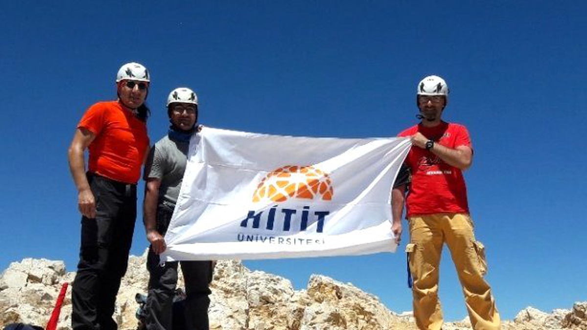 Hititli Akademisyenlerden Emler Zirvesine Tırmanış