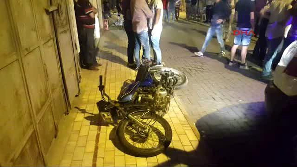 Manisa Motosiklet Elektrik Direğe Çarptı 1 Ölü 1 Ağır Yaralı