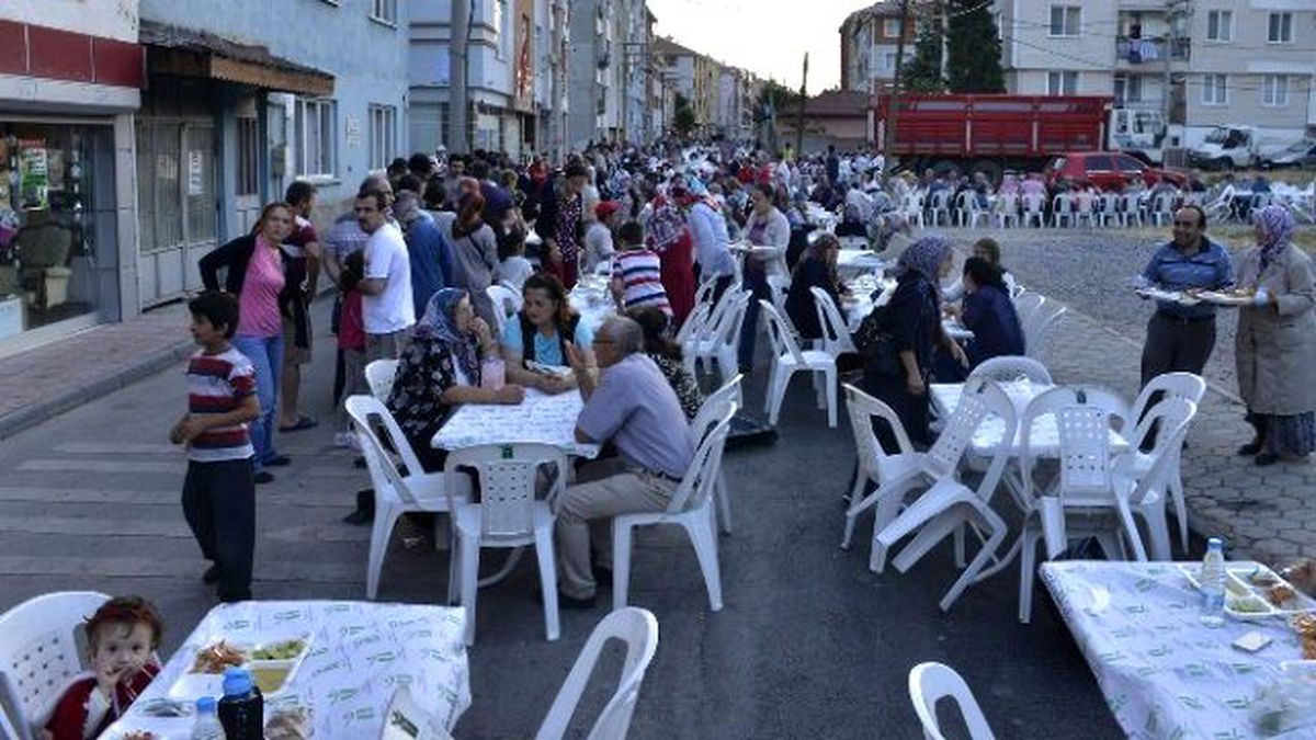 Şirintepe\'deki İftarda 4 Bin 600 Sandalye Doldu