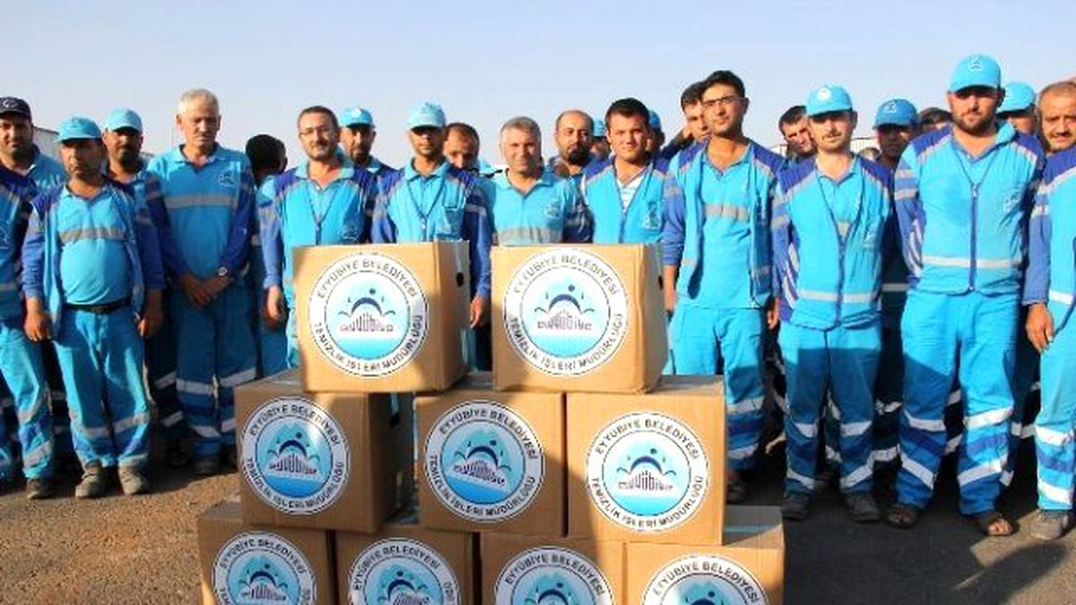 Temizlik İşçilerine Gıda Yardımı Yapıldı