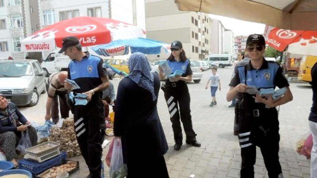 Toplum Destekli Şube Müdürlüğü Vatandaşları Uyarıcı Broşür Dağıttı