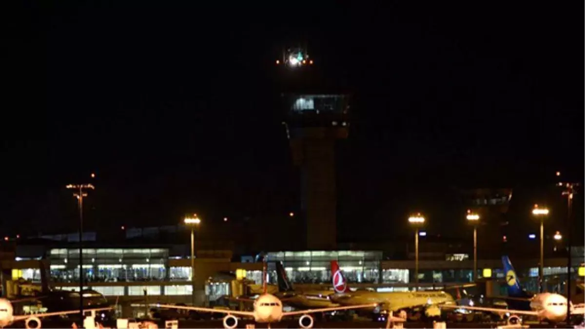 Uçakta Kaptan Pilottan Yolculara Anons: Sükûnetinizi Muhafaza Edin