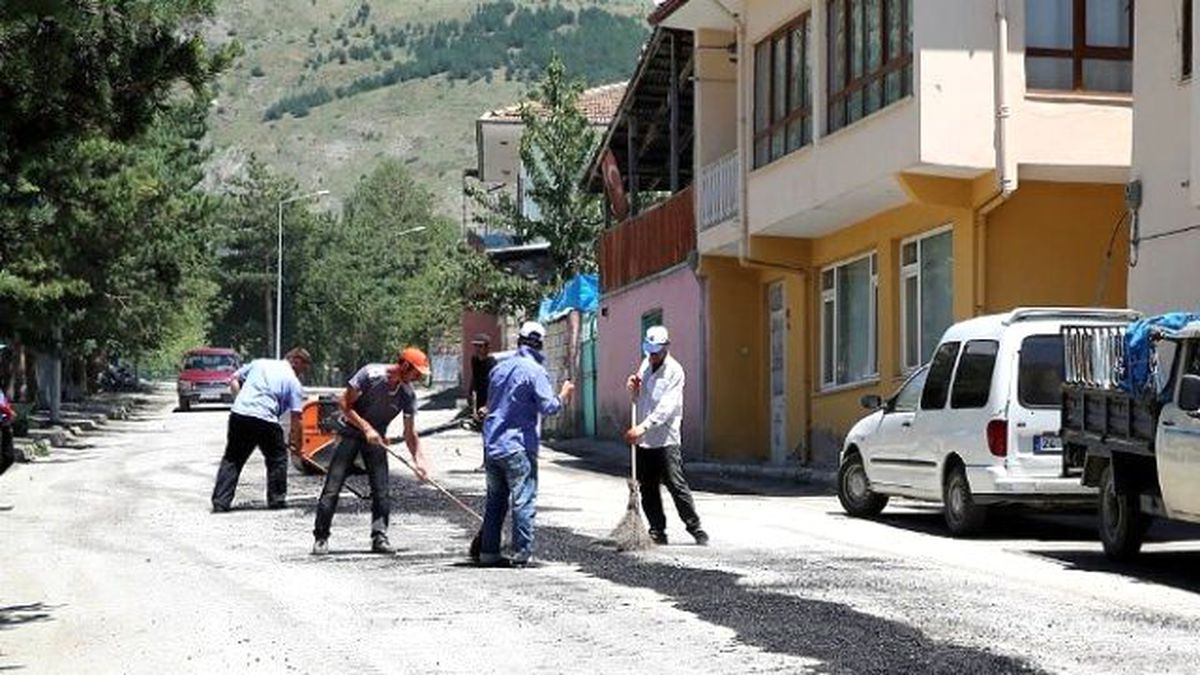 Üzümlü\'de Asfalt Çalışmaları Devam Ediyor