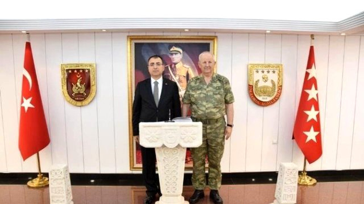 Vali Toprak 2.ordu Komutanlığını Ziyaret Etti