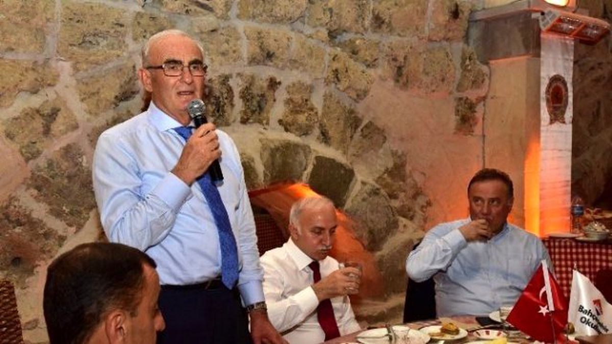 Vali ve Başkan Bahçeşehir Koleji\'nin İftarına Katıldı