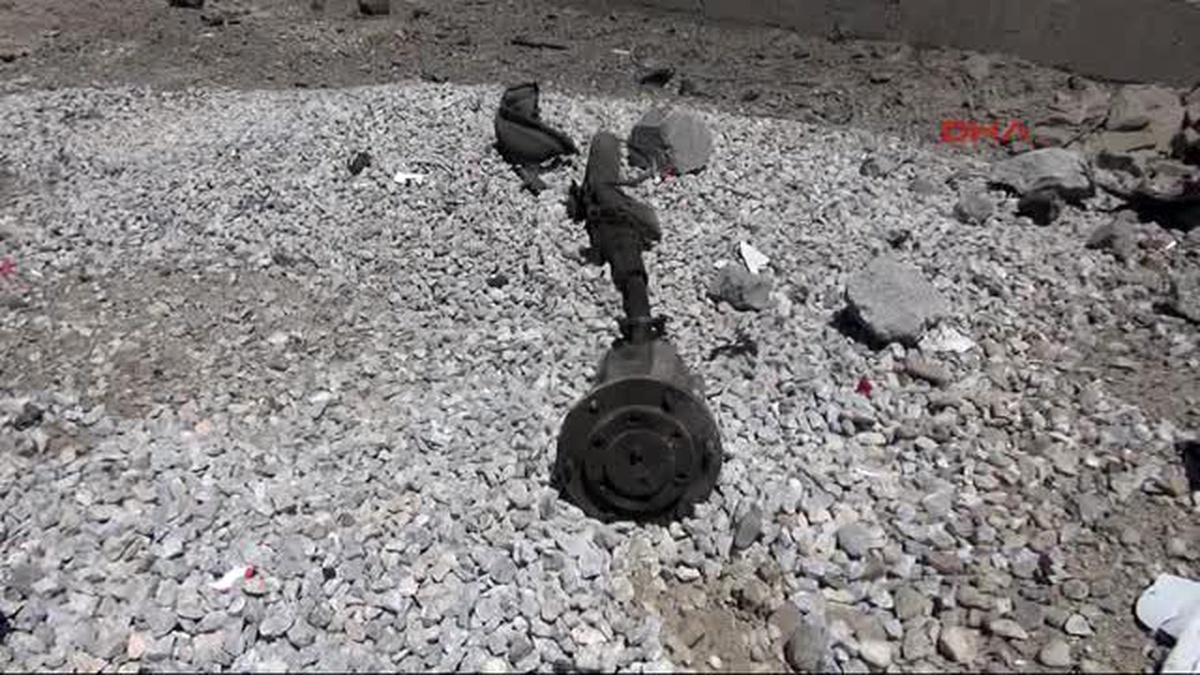 Van\'da Pkk, Bomba Yüklü Araçla Karakola Saldırdı: 3\'ü Asker 8 Yaralı