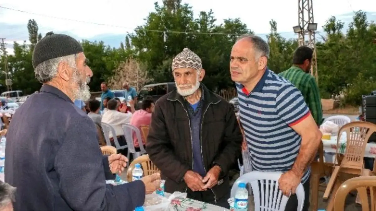 Yahyalı Belediyesi Kardeşlik Sofrasını Çiğilli Mahallesinde Kurdu