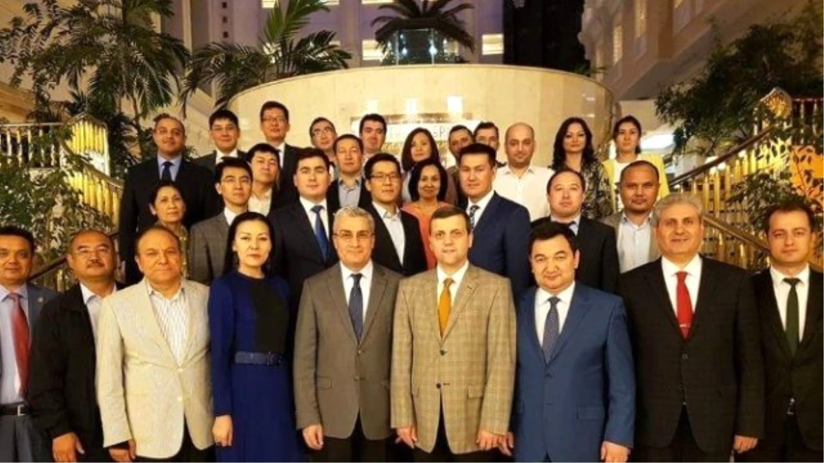 Ahmet Yesevi Üniversitesi Mezunları Astana\'da İftarda Bir Araya Geldi