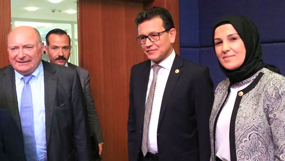 Ak Partili Atay Uslu: Almanya ve Danimarka\'da Sığınmacılara Hıristiyanlık Dayatılıyor